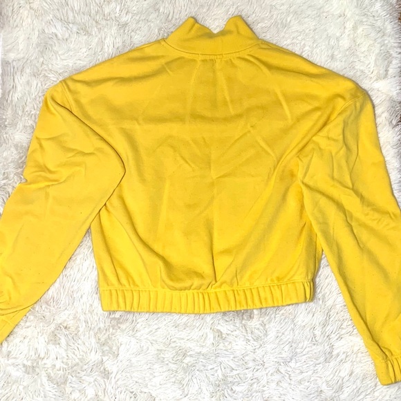 Yellow sweater - Picture 2 of 2